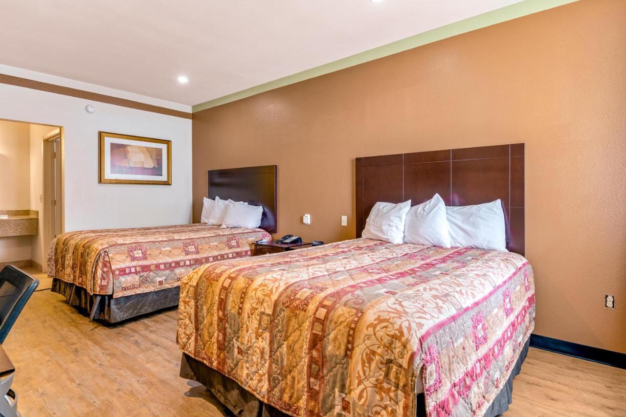 Big Lake Inn And Suites Extérieur photo