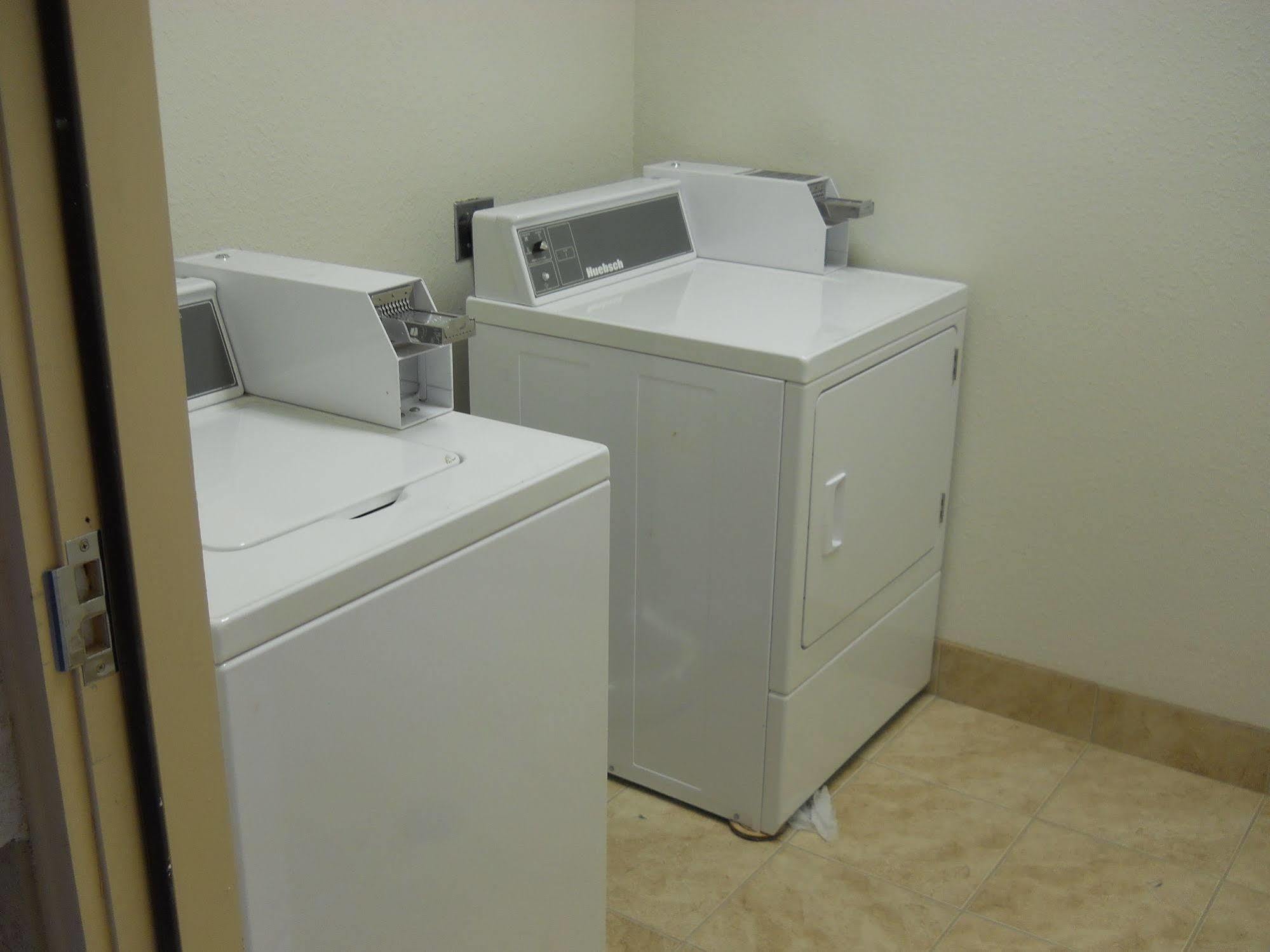 Big Lake Inn And Suites Extérieur photo
